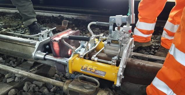 Dispozitiv-hidraulic-de-forfecare-a-sudurilor-aluminotermice-TSA-220-2