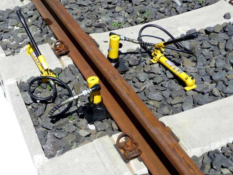 Cric hidraulic cu pompă manuală BH 8