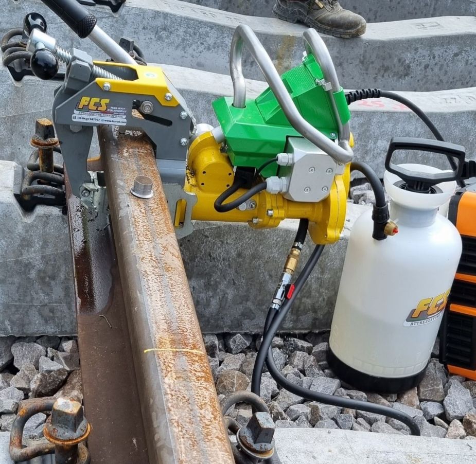 Mașină-de-găurit-șina-cu-acumulator-TFR-330-B