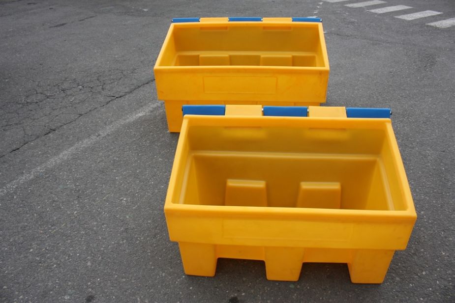 Containere din polietilenă pentru nisip, sare și material absorbant