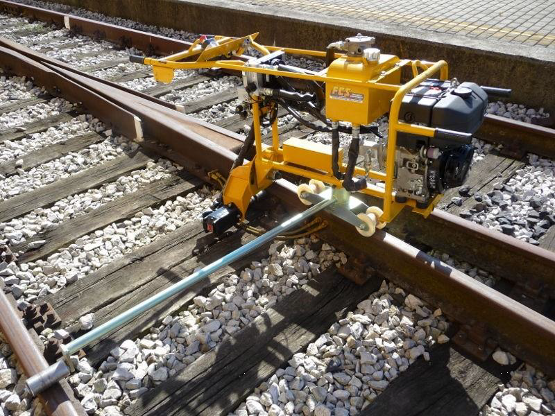 Masina-hidraulica-de-bulonat-tirfonat-IHC1300