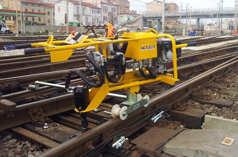 Masina-de-bulonat-tirfonat-IHM-1000