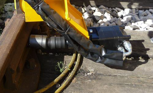 Masina-hidraulica-de-bulonat-tirfonat-IHC1300